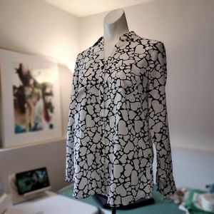 Talbots Nantucket Navy and white heart patterned button down shirt. Small petite